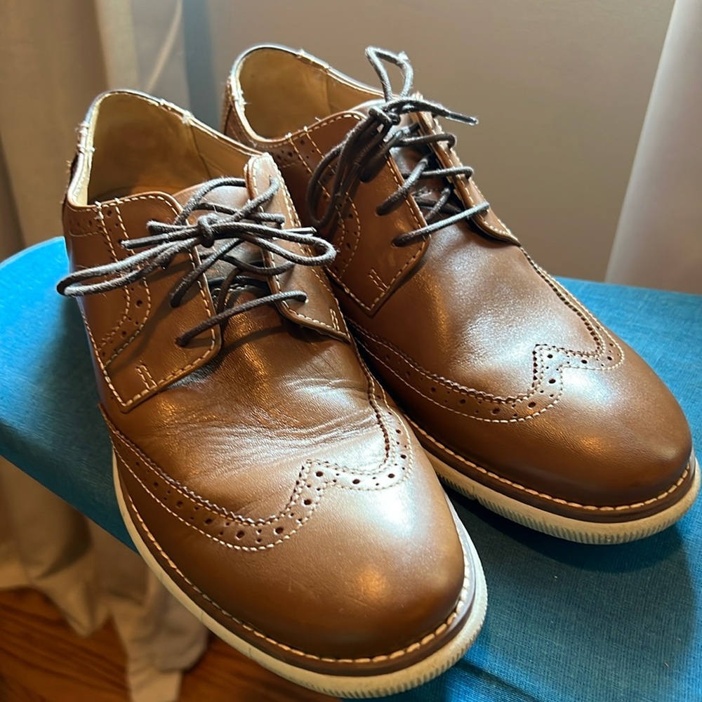 Johnston and Murphy Big Kid Holden Wingtip Boys Size 4.5 Brown
